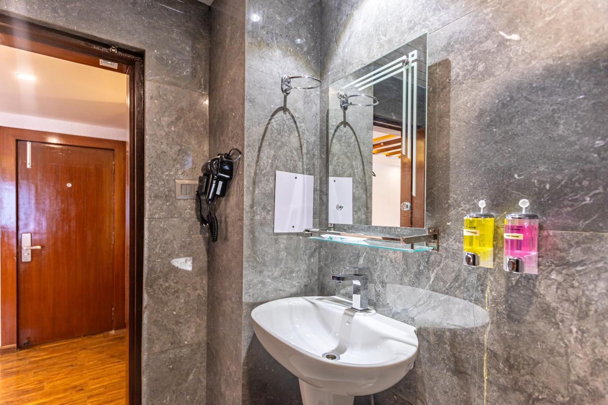 Hotel Amarawati Kathmandu Bagian luar foto